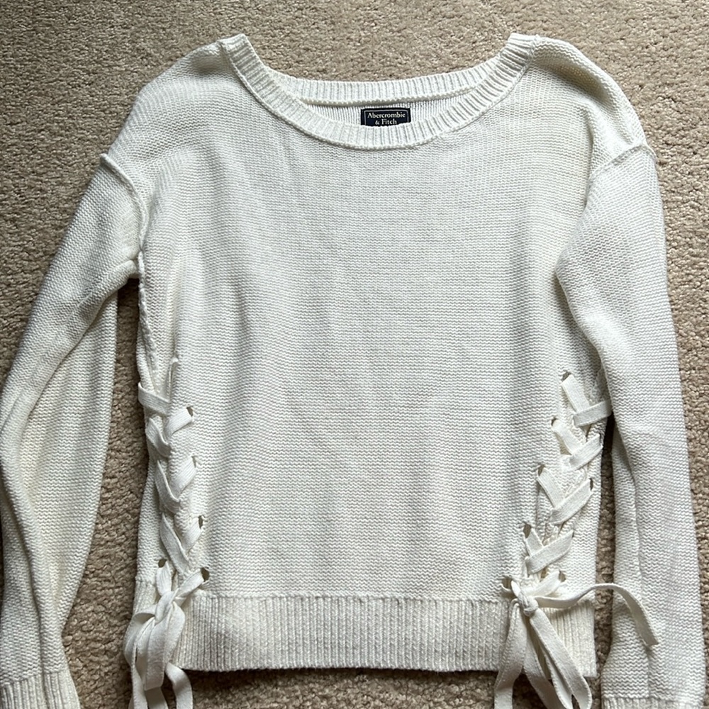 Abercrombie & Fitch White Bow Sweater 🤍